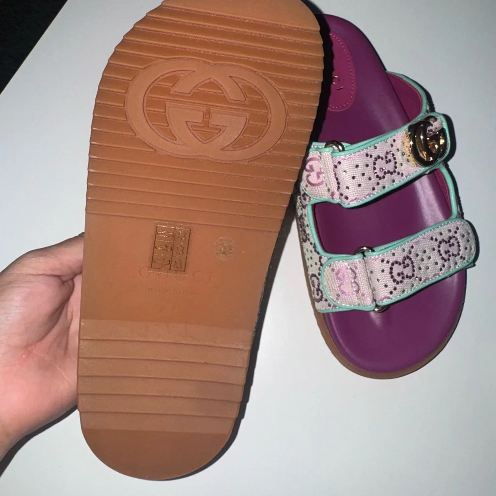 Gucci Kids Sandals in Pink and Green - Picture 3 of 4